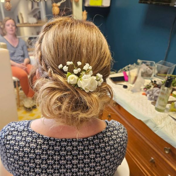 COIFFURE MARIAGE CHIGNON FLEURS