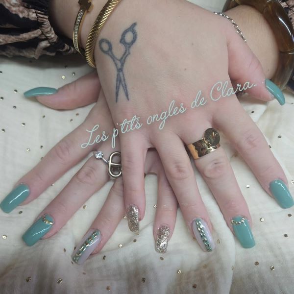 Votre Mise en beauté 2 Ongles mains résine semi permanent vert