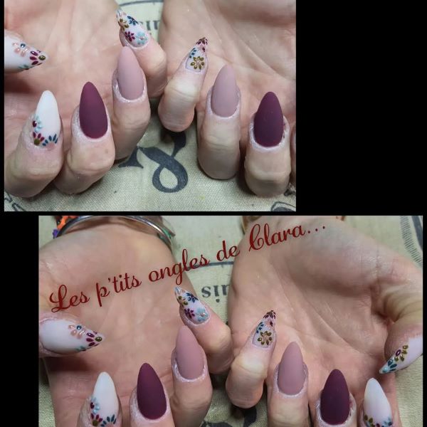 Ongles mains pose américaine nail art fleurs mates