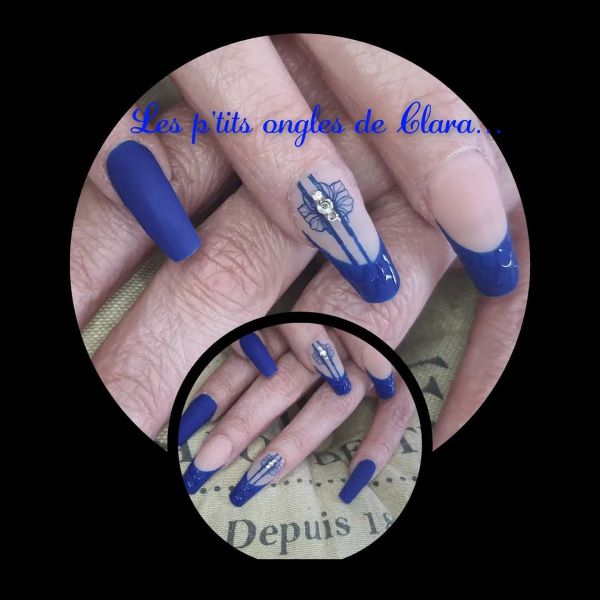 Ongles mains pose américaine bleu électrique